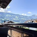 Zillertal Center アパート